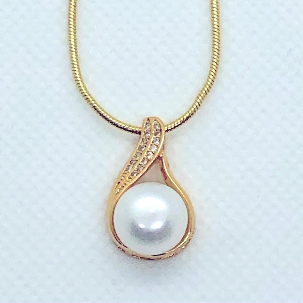10-11mm White Genuine Pearl 18kt Gold Pendant Necklace